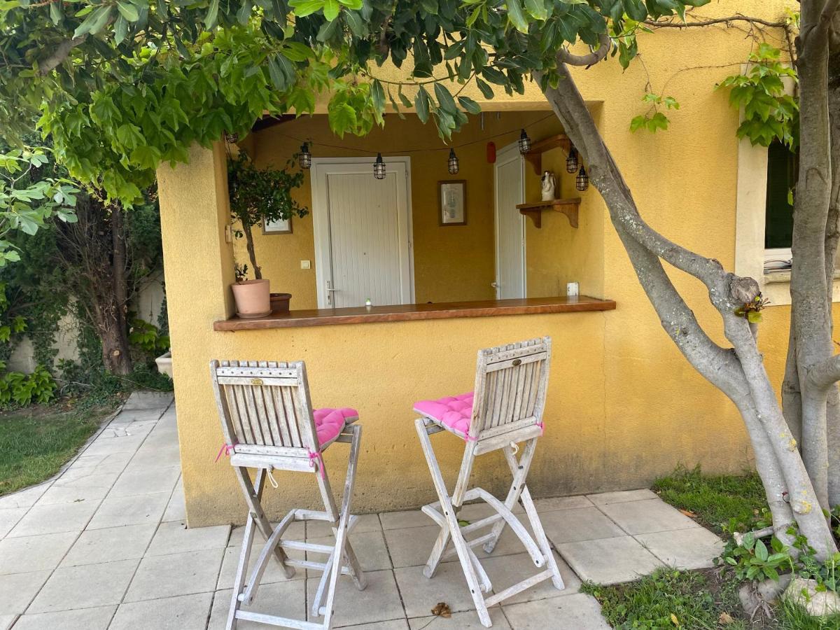 Studio Bord De Piscine Serignan-du-Comtat ภายนอก รูปภาพ