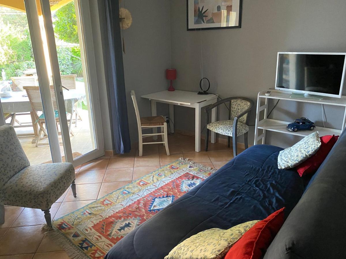 Studio Bord De Piscine Serignan-du-Comtat ภายนอก รูปภาพ